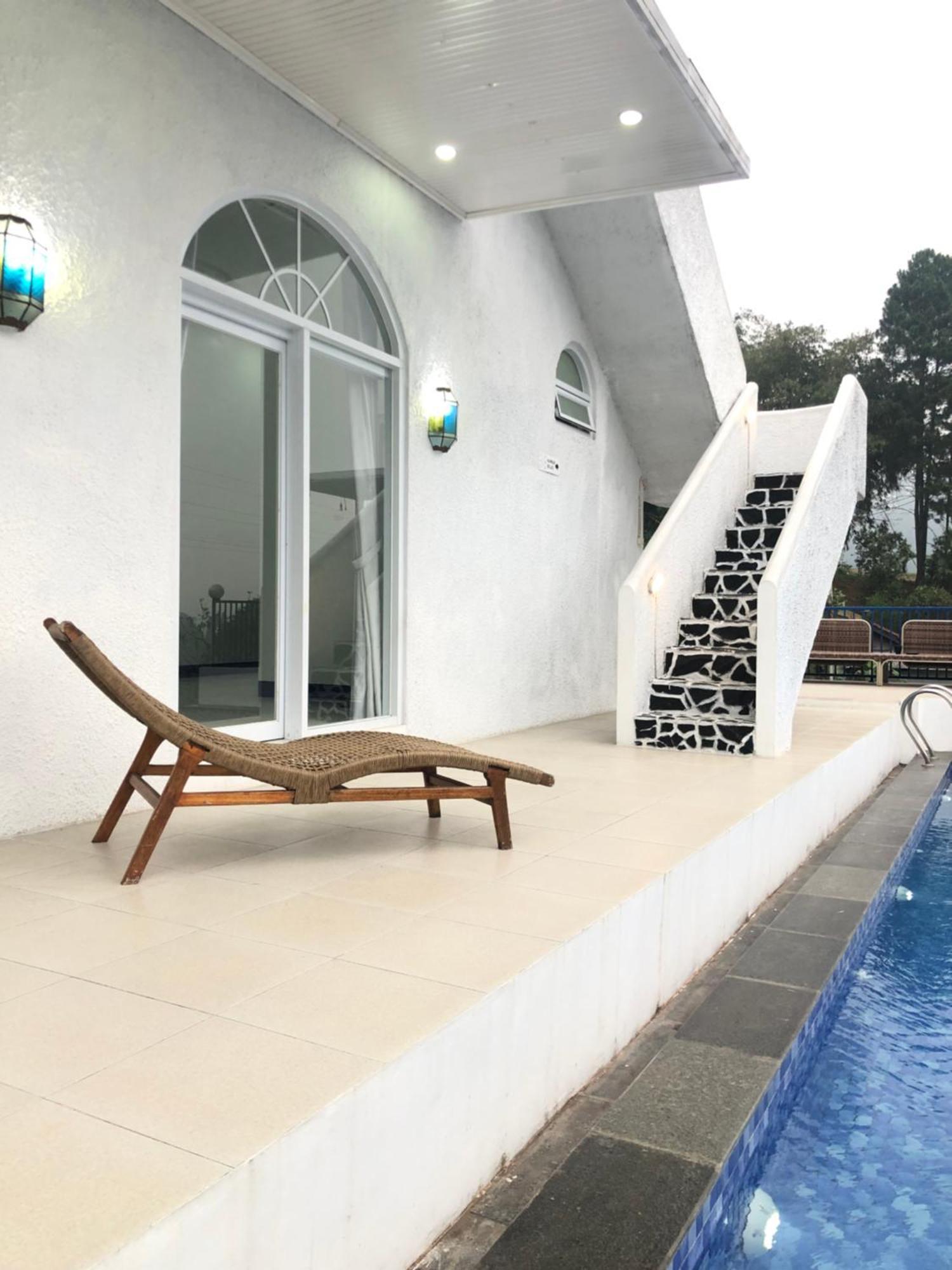 Villa Blue Door, Puncak Pondok Cipaseban Exterior photo